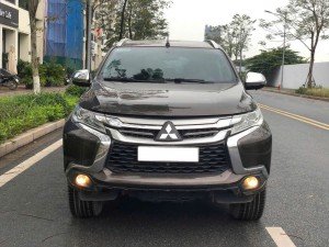 SUV cũ: Mitsubishi Pajero Sport 2018 'Nâu trầm mặc' đối đầu Ford Everest 2017 'Đỏ rực lửa' – Ai mới là ông vua đường trường?